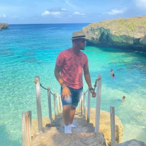 Meet your Posher, Adonis - Picture 1 of 1